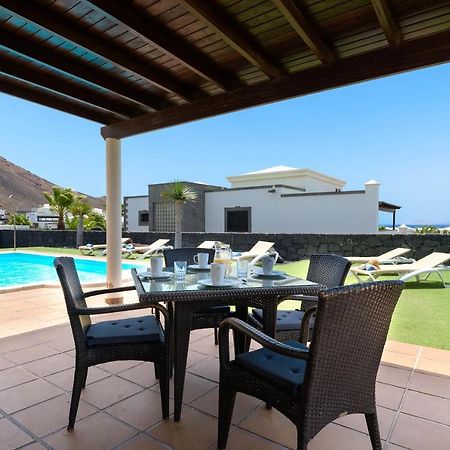 Villa Los Dragos Playa Blanca  Exterior photo