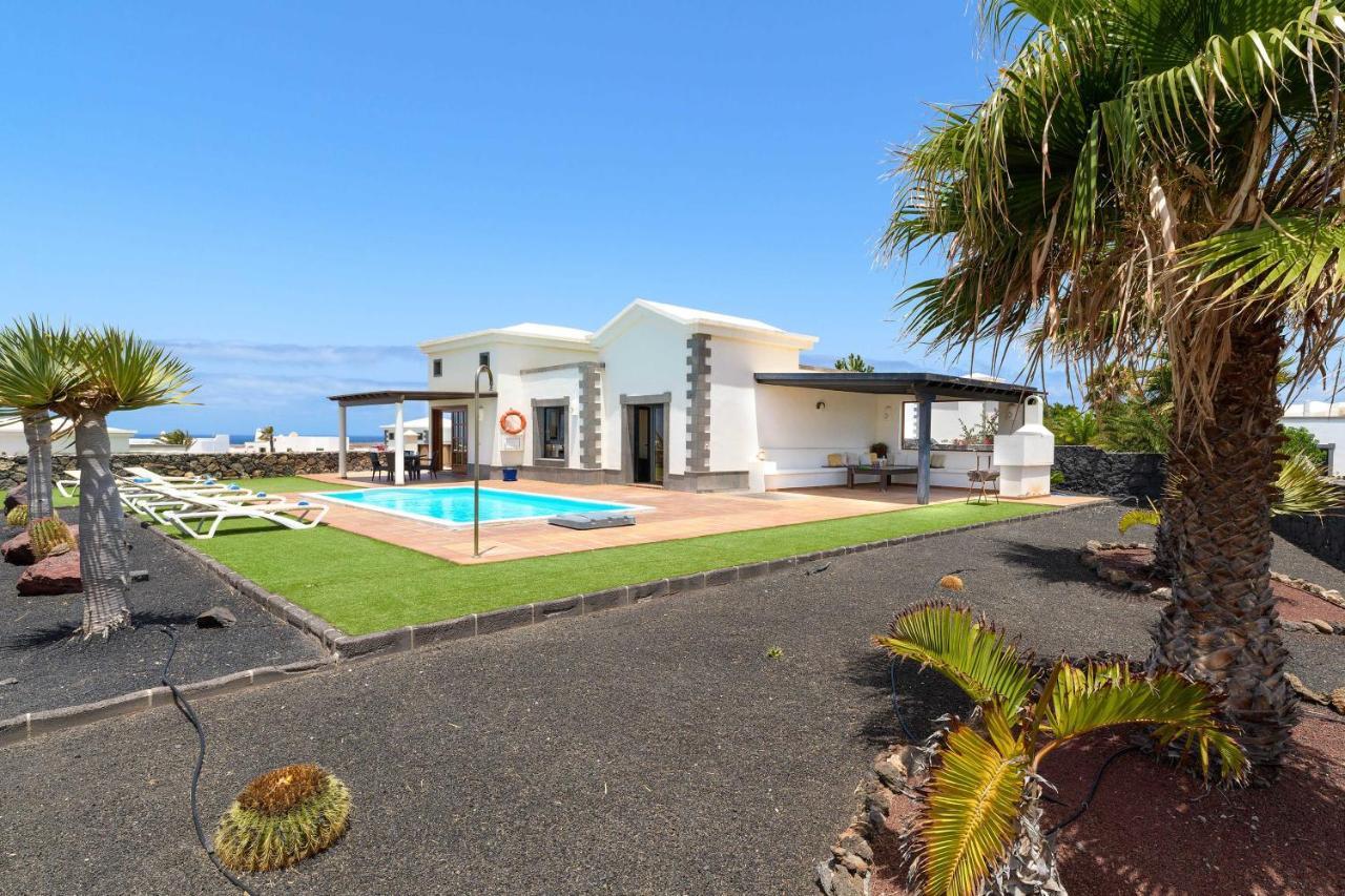 Villa Los Dragos Playa Blanca  Exterior photo