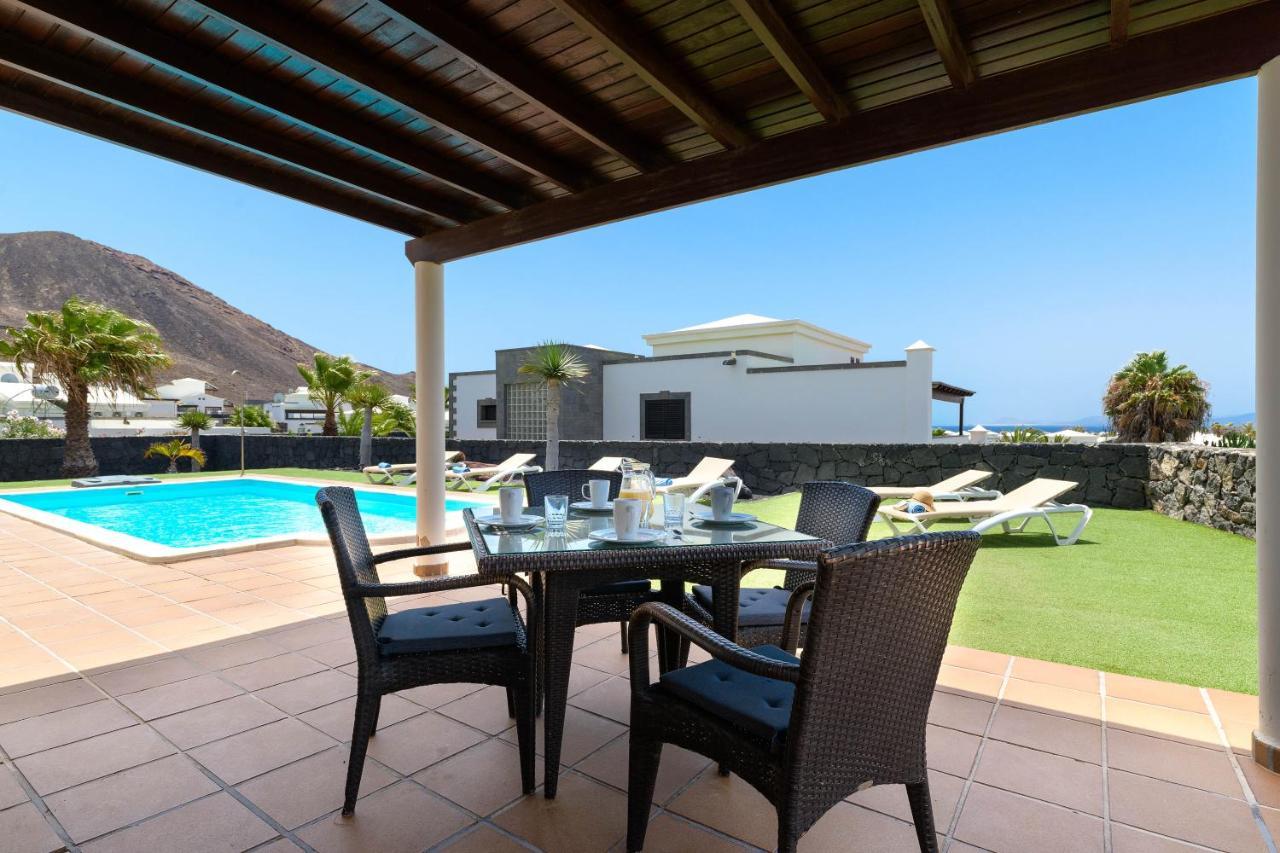 Villa Los Dragos Playa Blanca  Exterior photo