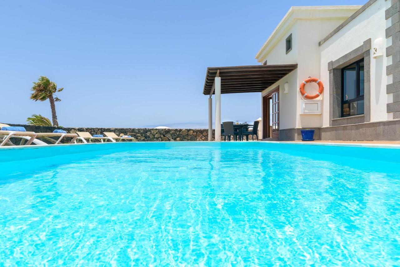 Villa Los Dragos Playa Blanca  Exterior photo