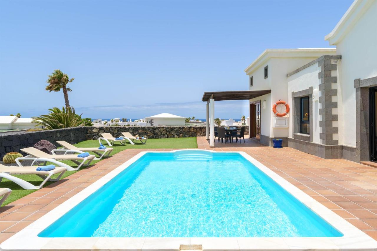 Villa Los Dragos Playa Blanca  Exterior photo