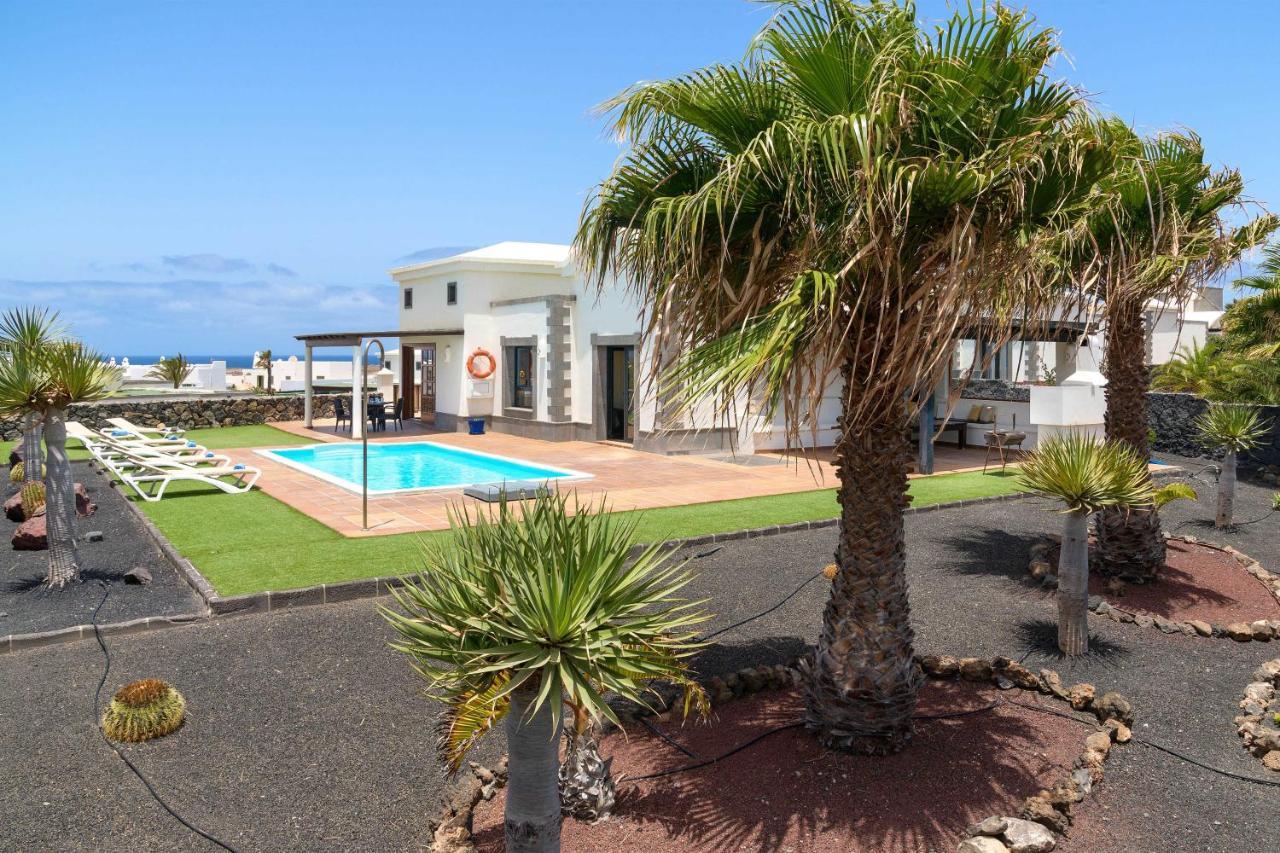 Villa Los Dragos Playa Blanca  Exterior photo