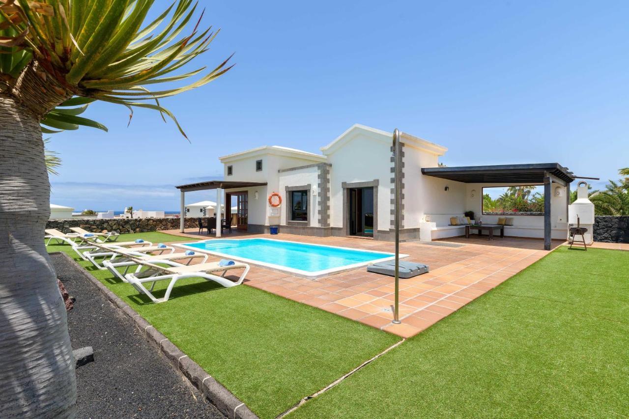 Villa Los Dragos Playa Blanca  Exterior photo