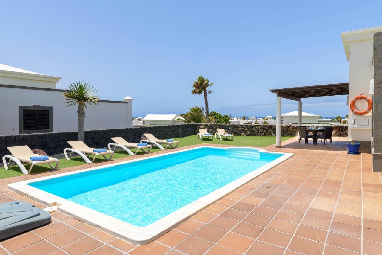 Villa Los Dragos Playa Blanca  Exterior photo