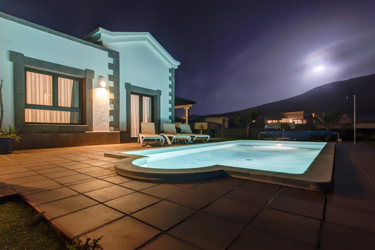 Villa Los Dragos Playa Blanca  Exterior photo