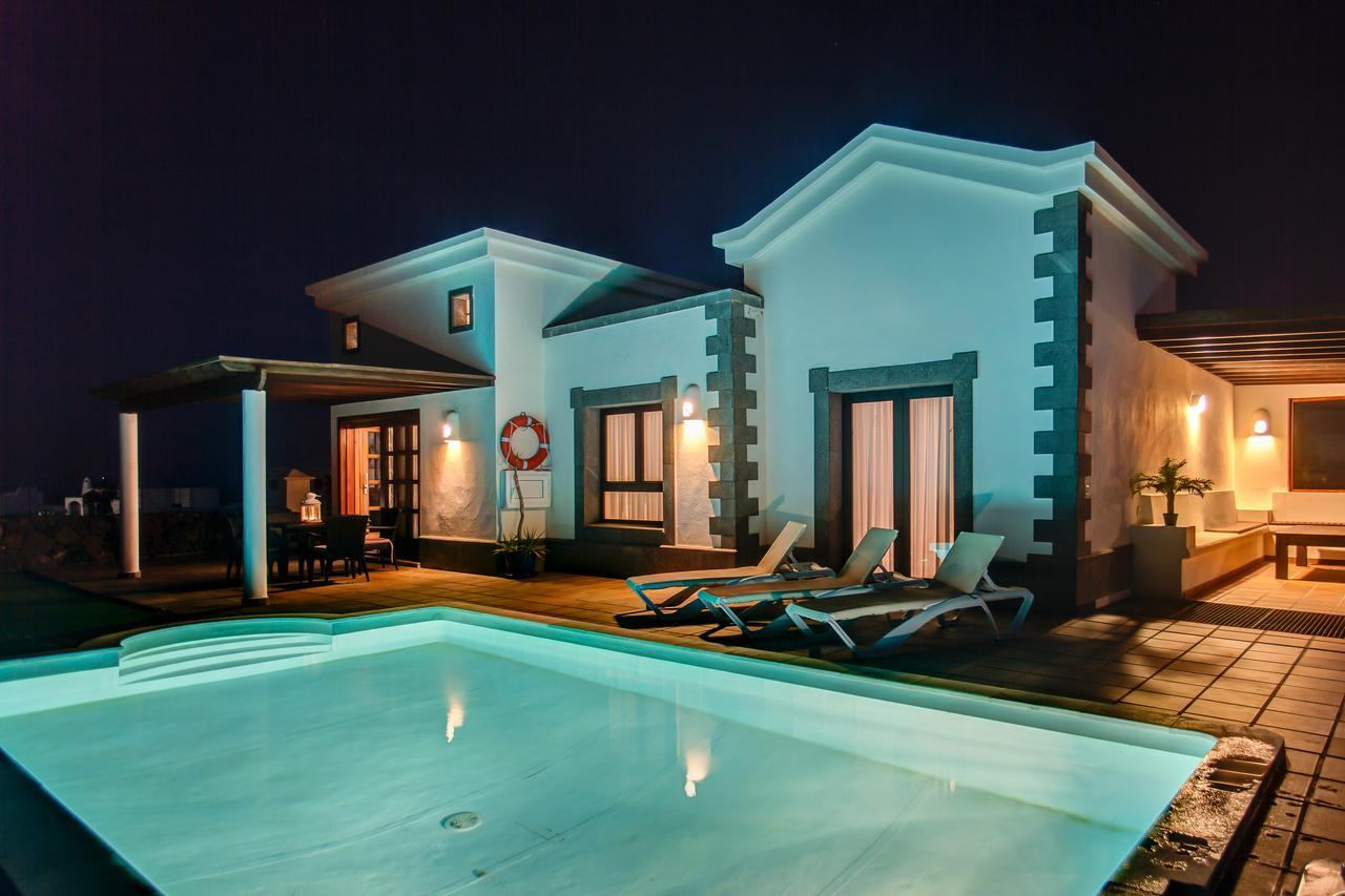 Villa Los Dragos Playa Blanca  Exterior photo
